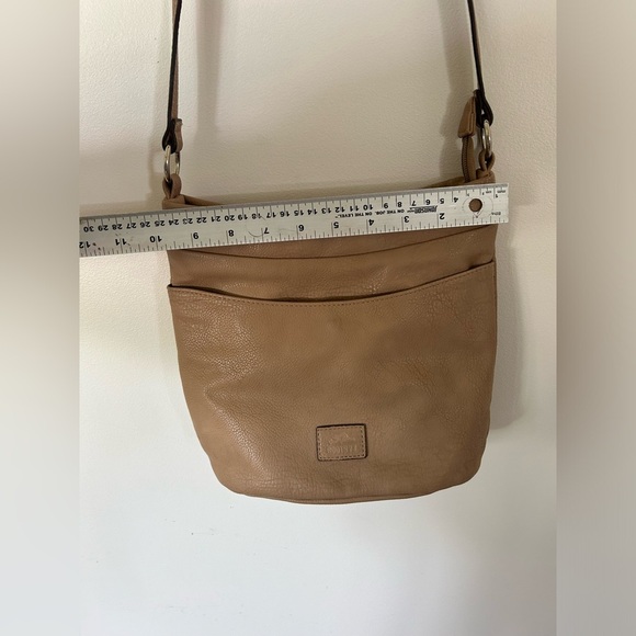 Roots Tan Crossbody Purse - Picture 4 of 10
